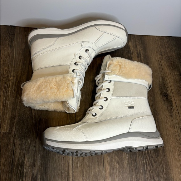 Ugg Australia Womens White Adirondack III Boots - Picture 3 of 7